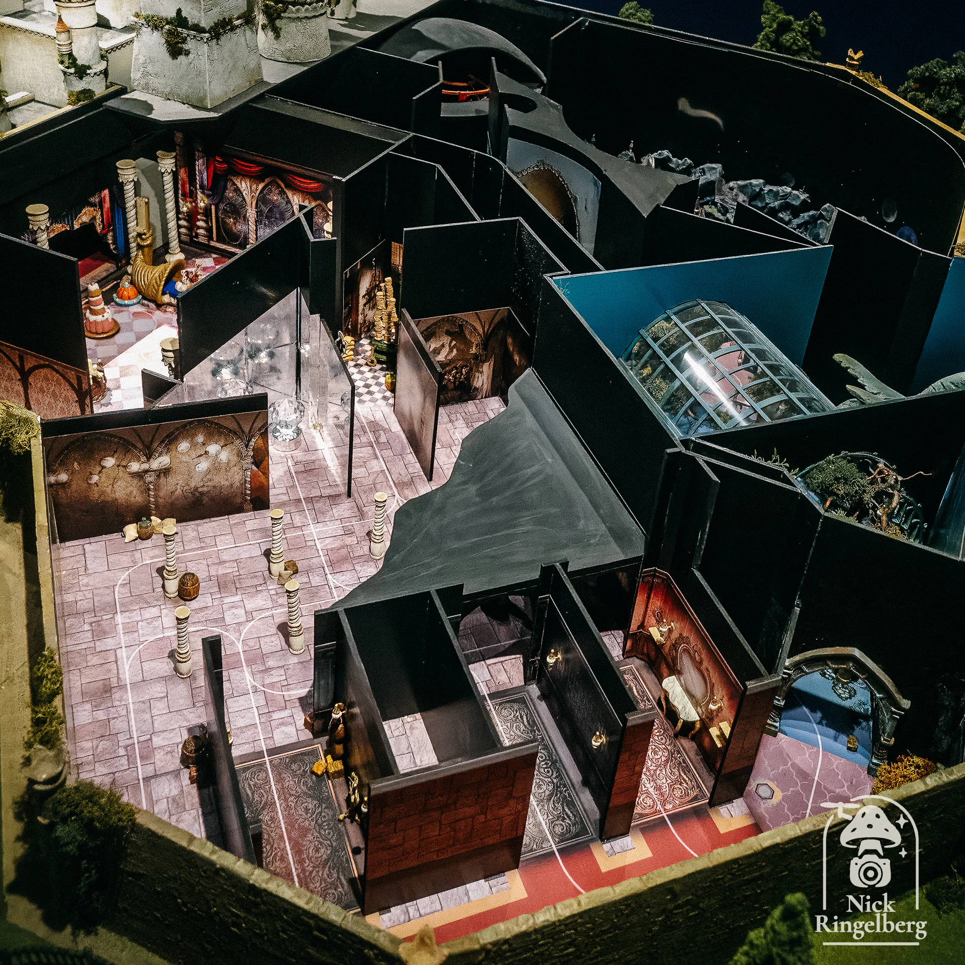In de Efteling maken ze altijd eerst een maquette voordat iets gebouwd wordt, zoals bij Symbolica. #Efteling #Symbolica #maquette #modelbouw #ontwerp #themapark #attractie #bouwproces #pretpark #themeparks