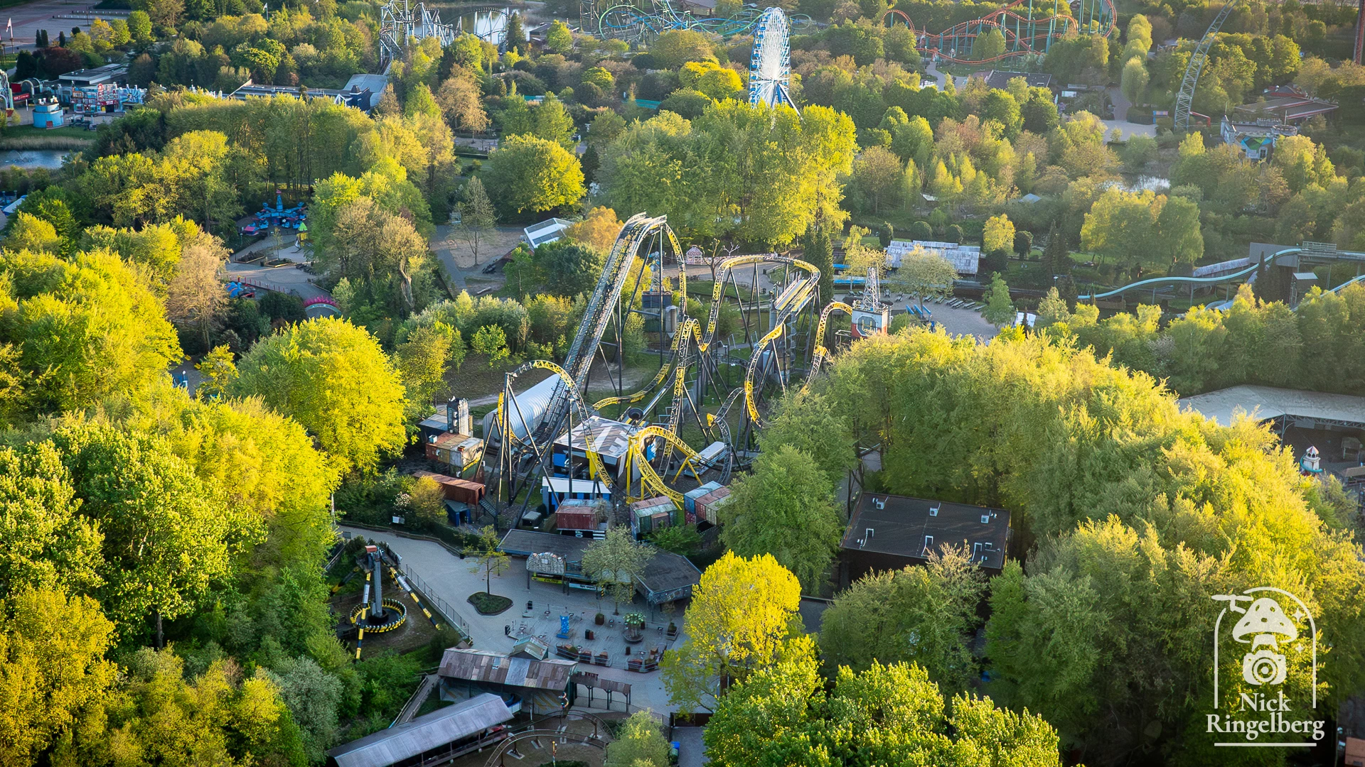 Walibi ❤️ Welke attractie moet ik hier binnenkort zeker niet overslaan? #walibi #walibiholland #themeparks #flevoland #droneparks