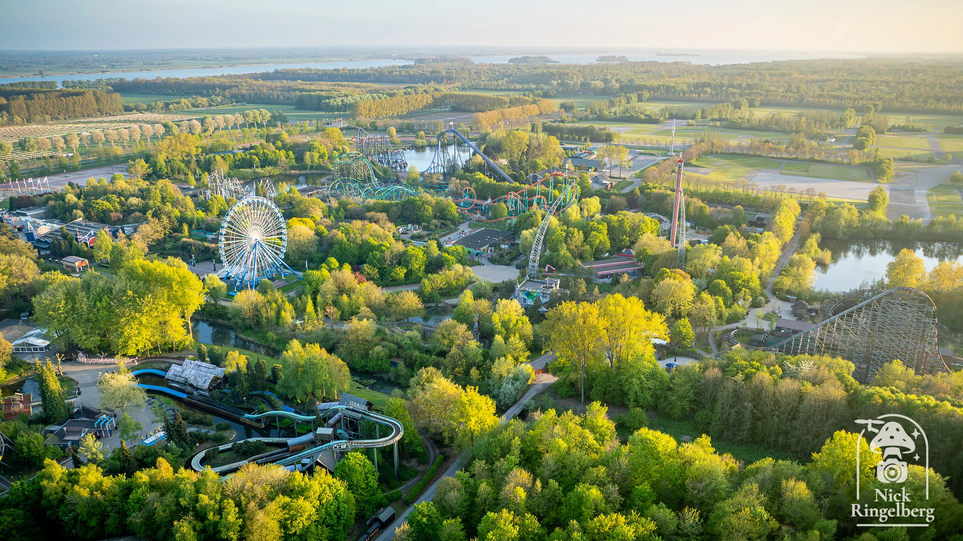 Walibi ❤️ Welke attractie moet ik hier binnenkort zeker niet overslaan? #walibi #walibiholland #themeparks #flevoland #droneparks