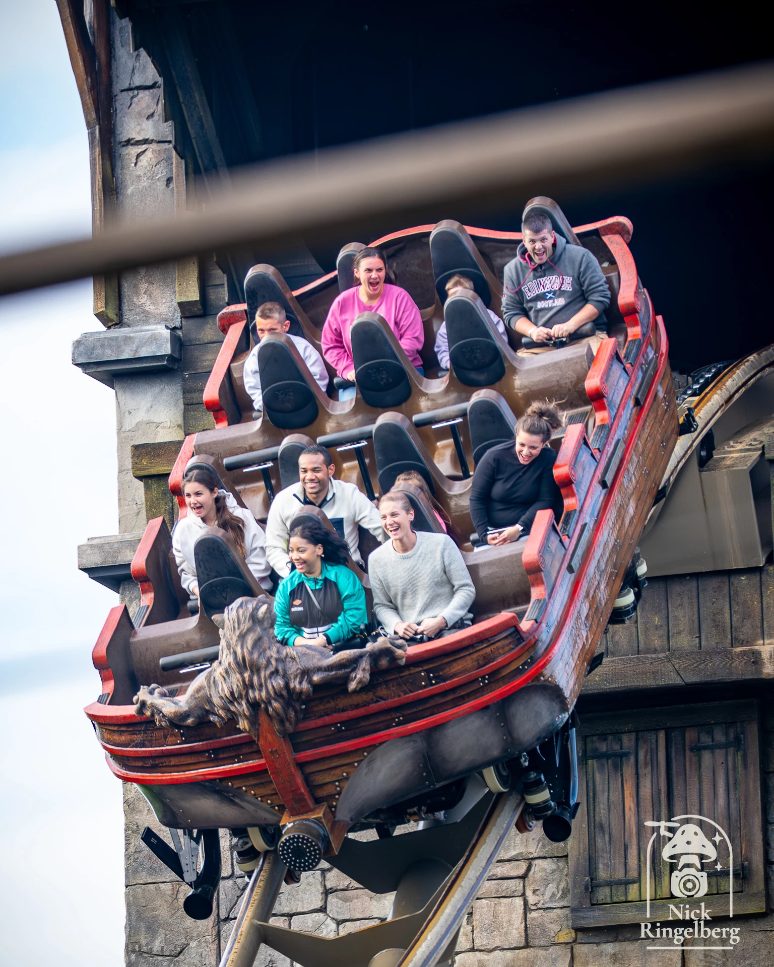 Een dagje tussen hout, staal, water en magie. De Efteling blijft gewoon fijn om vast te leggen. #Efteling #ThemeparkPhotography #Pretpark #Achtbaan #Rollercoaster #Themeparks