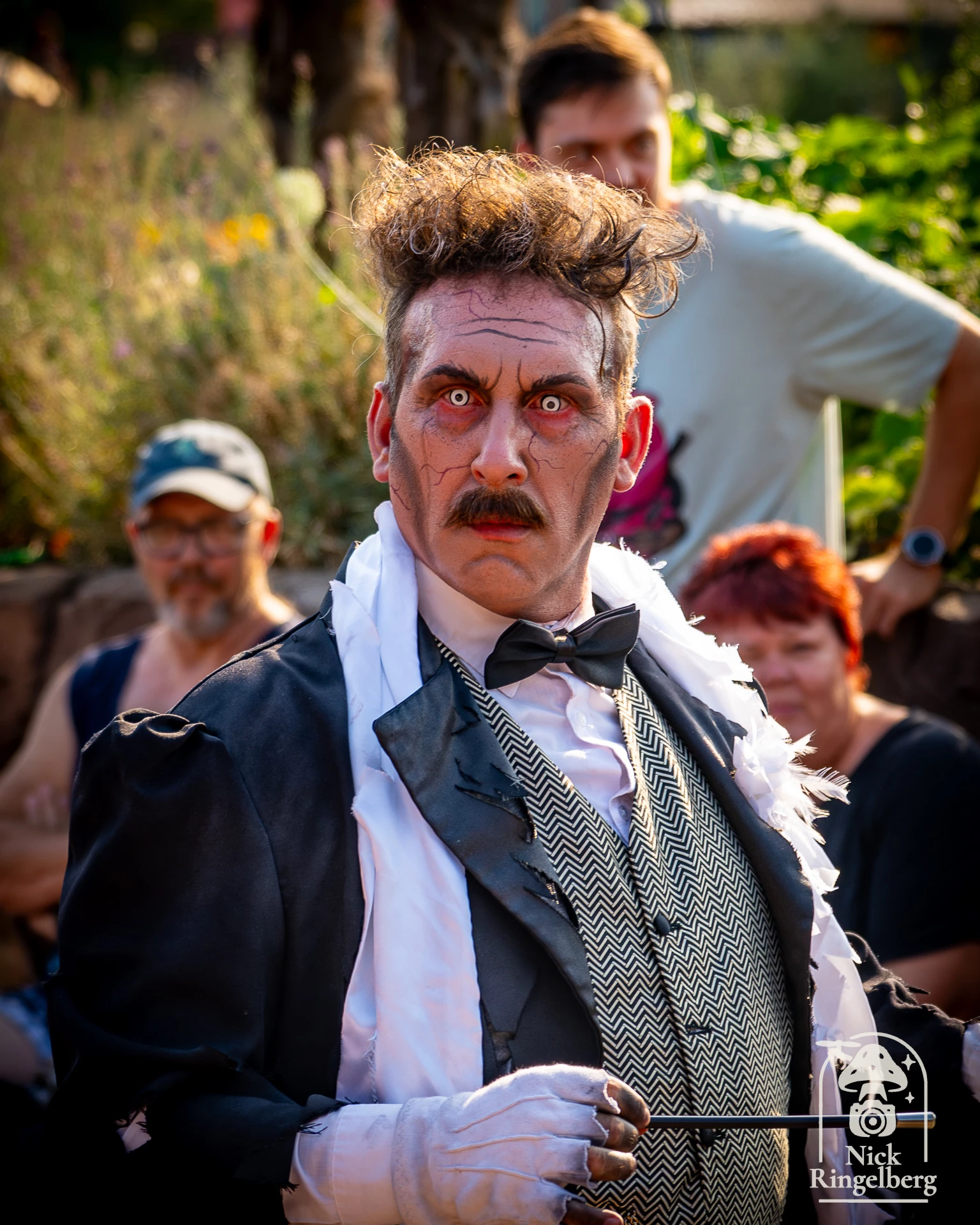 Deze medewerker stond er heel de dag met een glimlach! En nog enkele foto's van Toverland 25 jaar #toverland #werkenbijtoverland #toverland25 #themeparks