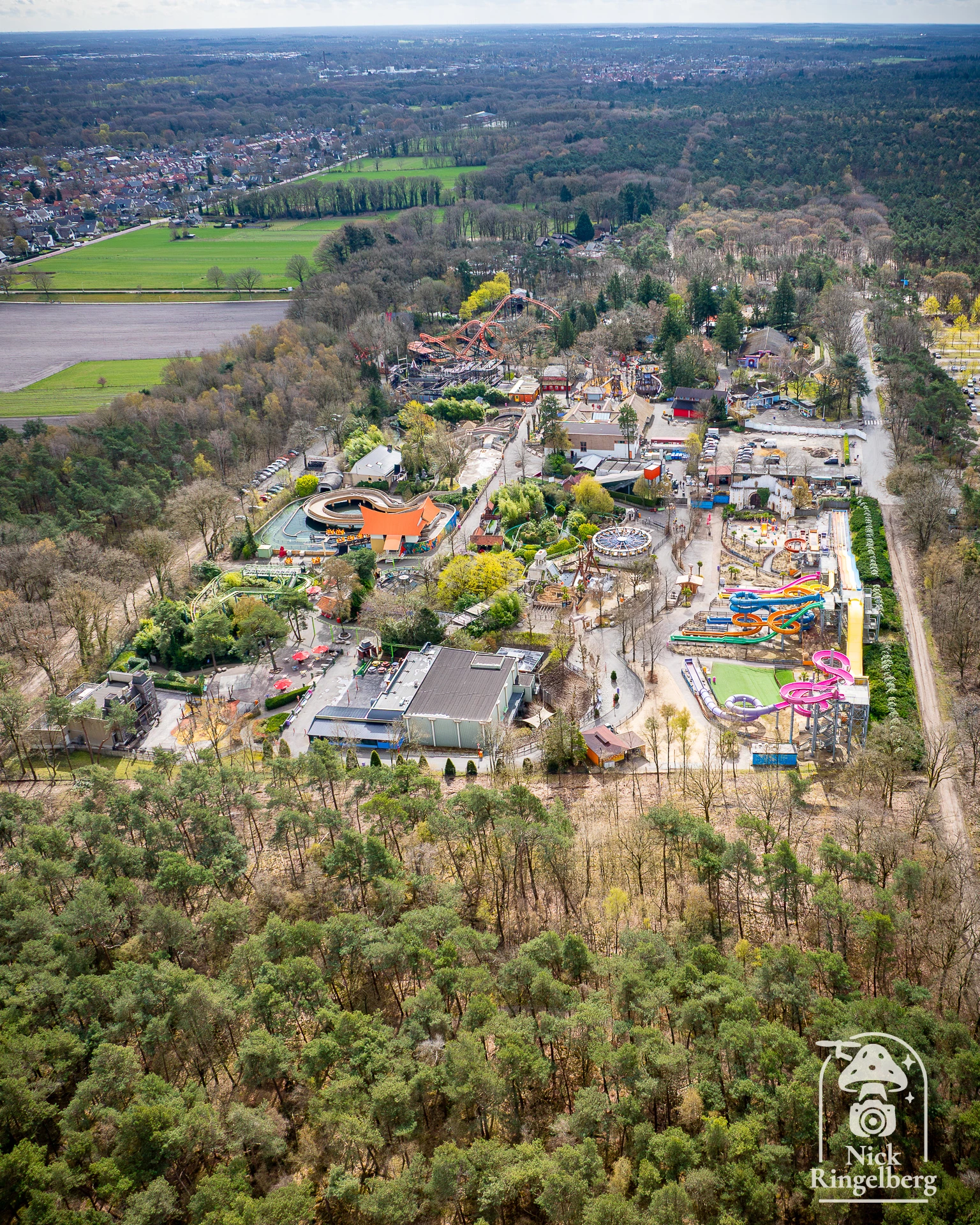 Vandaag opende Oerkracht in Hellendoorn én heropende Wild Waterval met nieuwe sound, waterpomp en besturing. Frisser, spannender en avontuurlijker dan ooit! 🌿💦 Ben jij al eens in Hellendoorn geweest? #Hellendoorn #Oerkracht #themepark