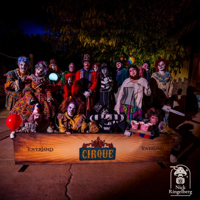 Halloween komt er weer aan!

De komende tijd ga ik weer kijken welke Halloween-events en avonden ik kan bezoeken én natuurlijk kan vastleggen met foto en video.

Van sfeervolle decoratie tot scare zones, shows en alles wat erbij hoort… ik heb er weer 
