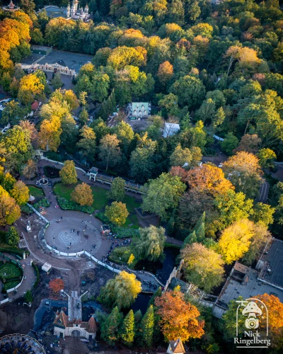 De Sprookjesbibliotheek begint steeds meer vorm te krijgen!

#efteling #sprookjesbibliotheek #sprookjesbos