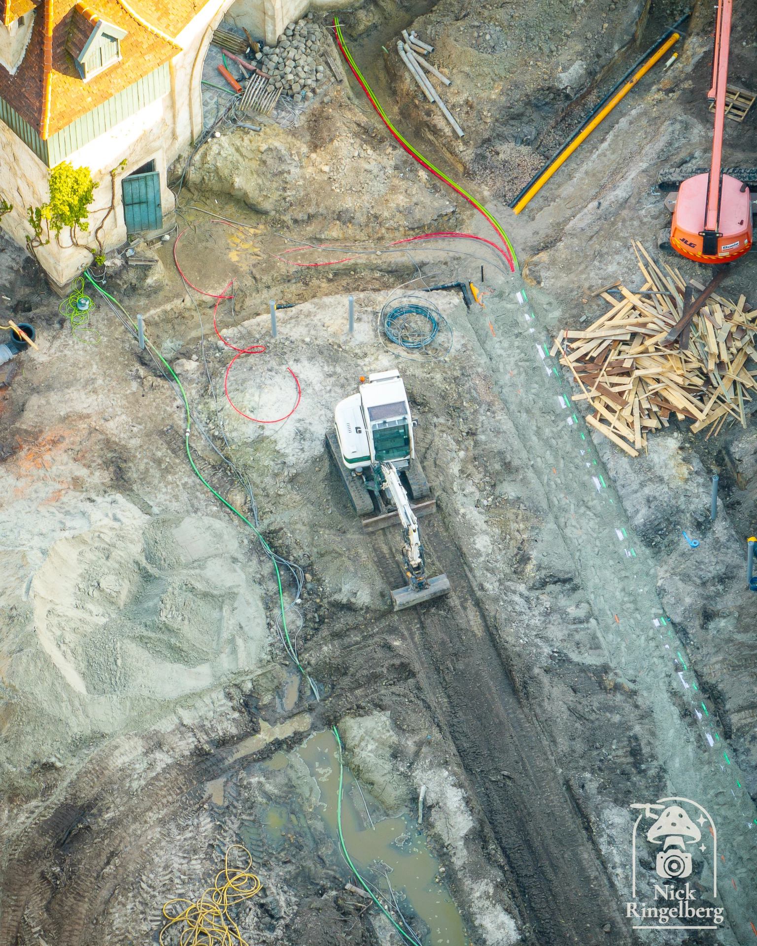Bouwupdate nieuwe attractie bij Raveleijn #efteling #raveleijn #bouwupdate #themeparks #drone