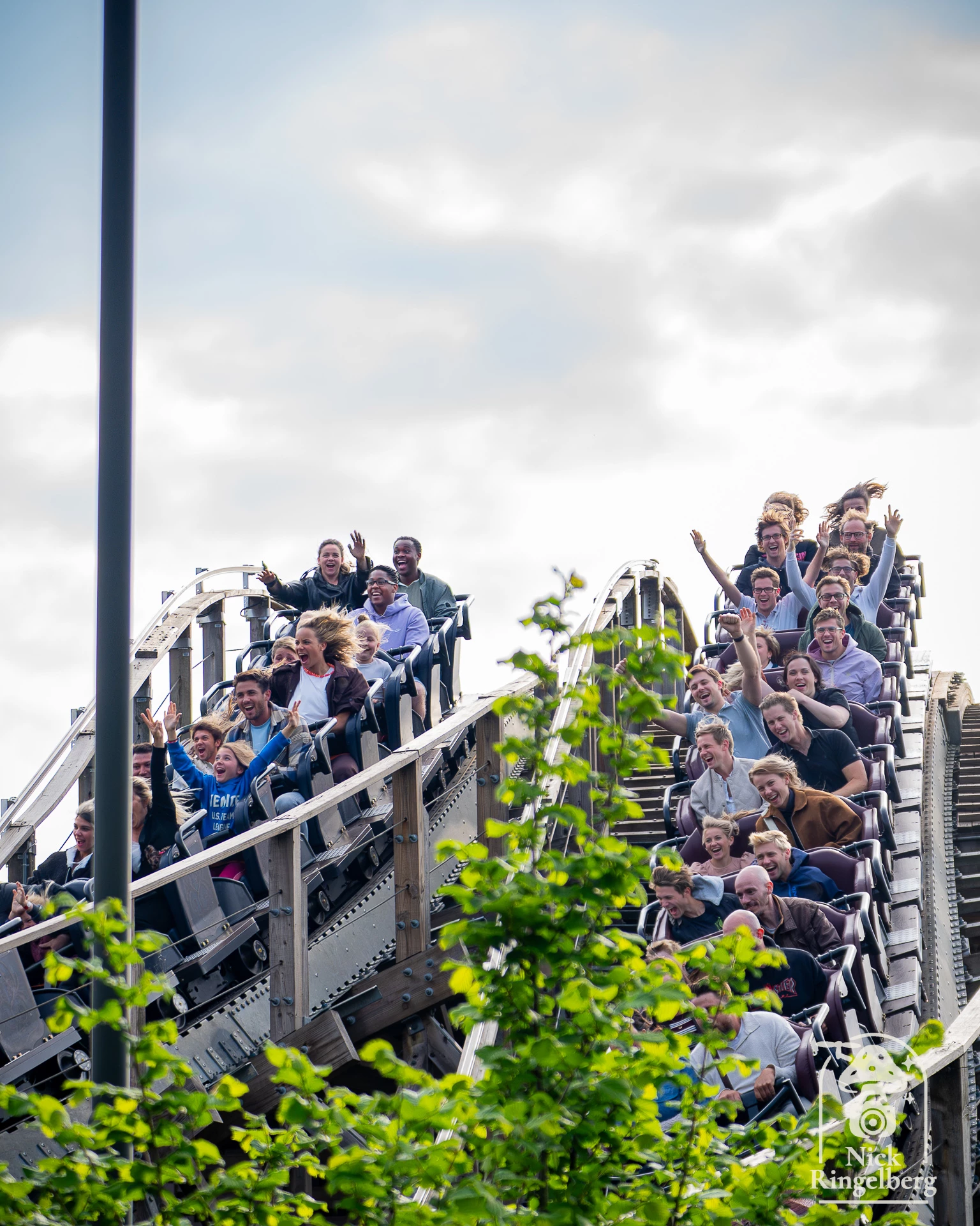 Een dagje tussen hout, staal, water en magie. De Efteling blijft gewoon fijn om vast te leggen. #Efteling #ThemeparkPhotography #Pretpark #Achtbaan #Rollercoaster #Themeparks