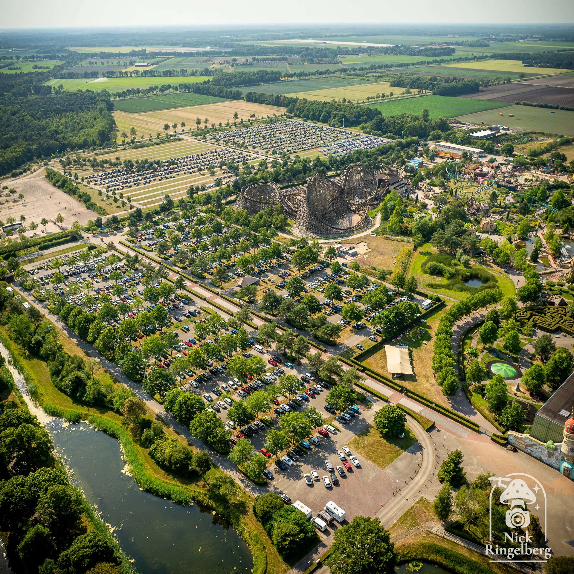 Toverland 25 jaar het was voor 0:00 uur super super tof, maar alles na 0:00 uur was niet tof! Hoe heb jij de 25 uur beleefd? #toverland #themeparks #drone