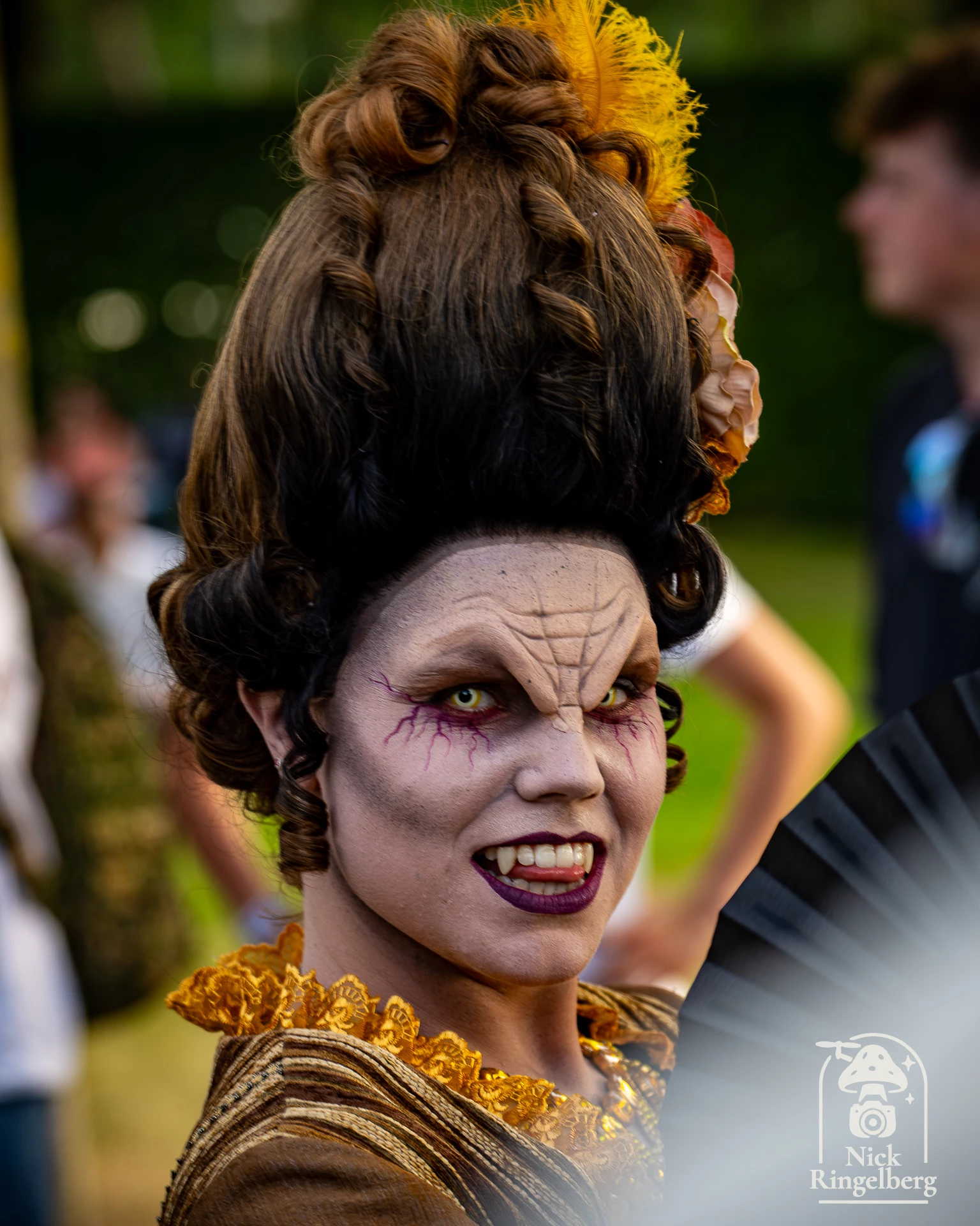 Deze medewerker stond er heel de dag met een glimlach! En nog enkele foto's van Toverland 25 jaar #toverland #werkenbijtoverland #toverland25 #themeparks