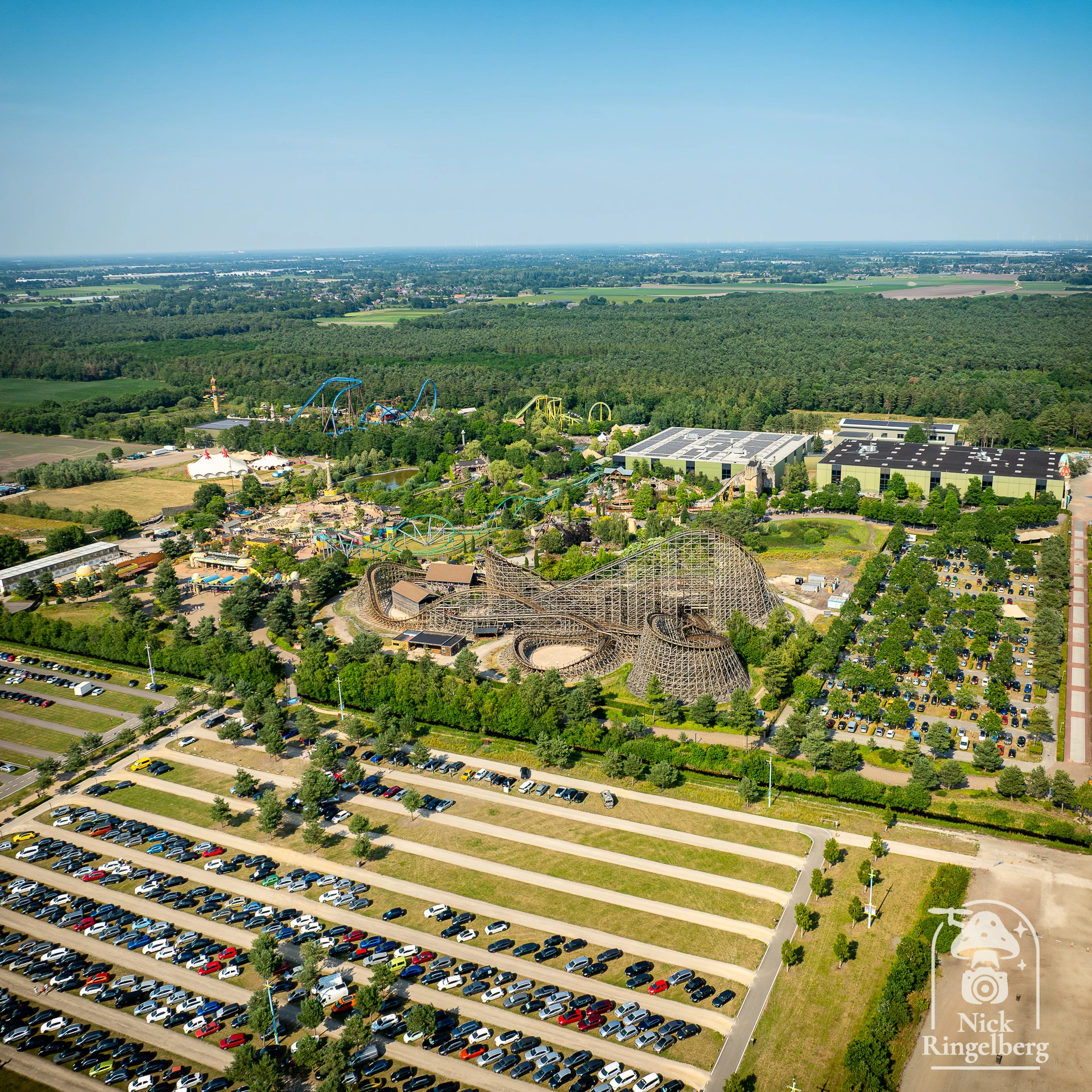 Toverland 25 jaar het was voor 0:00 uur super super tof, maar alles na 0:00 uur was niet tof! Hoe heb jij de 25 uur beleefd? #toverland #themeparks #drone