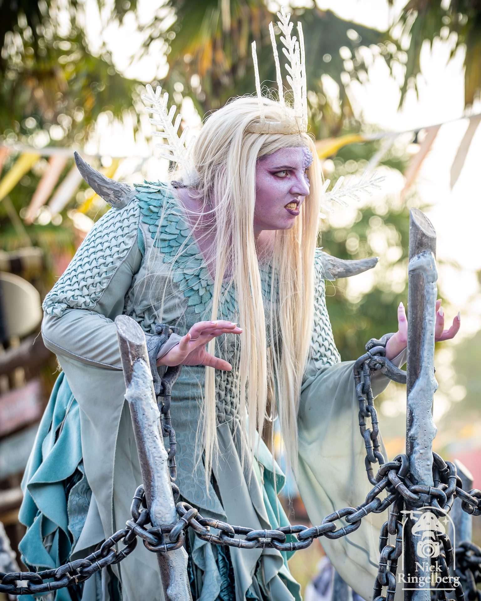 Deze medewerker stond er heel de dag met een glimlach! En nog enkele foto's van Toverland 25 jaar #toverland #werkenbijtoverland #toverland25 #themeparks