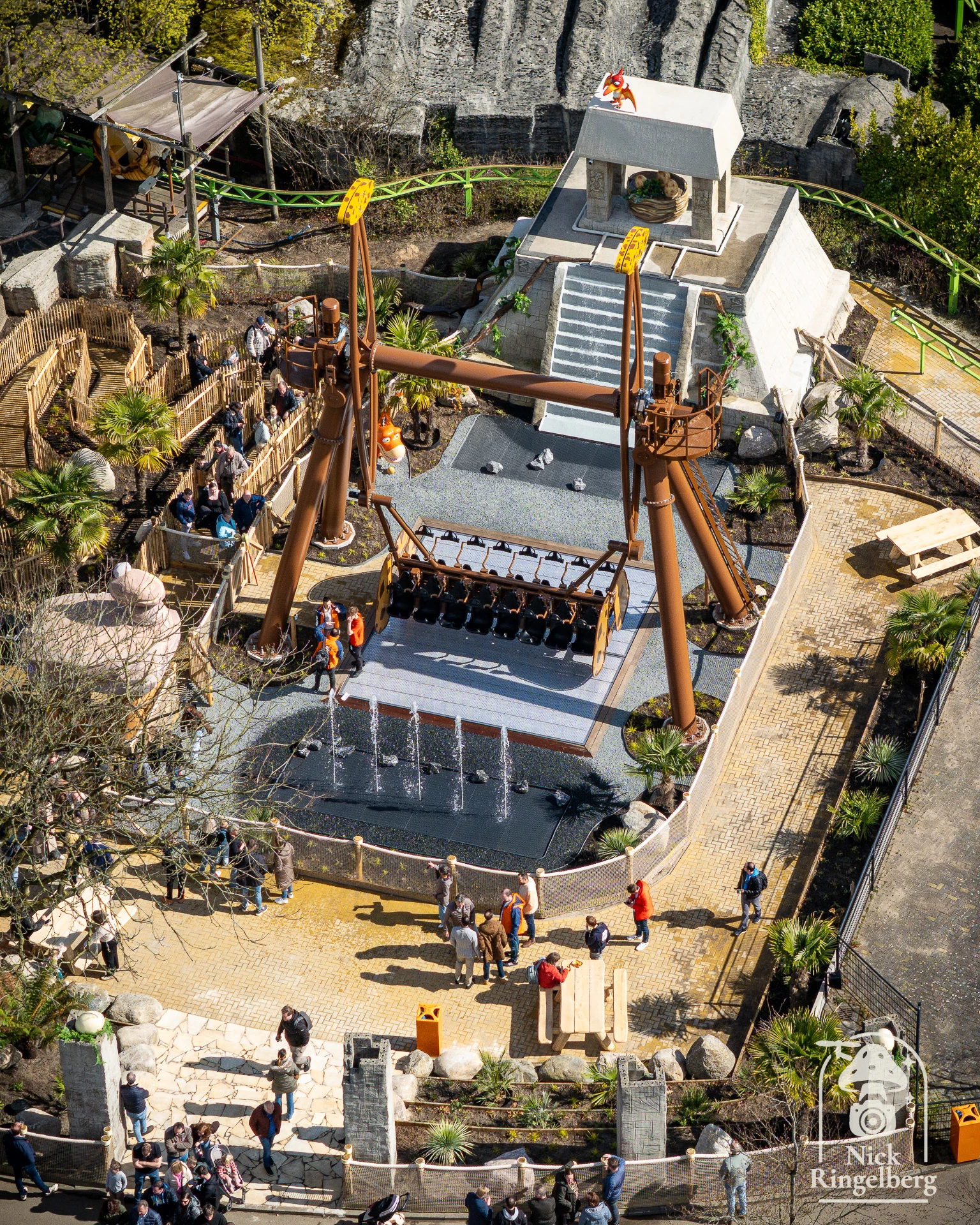 Vandaag opende Oerkracht in Hellendoorn én heropende Wild Waterval met nieuwe sound, waterpomp en besturing. Frisser, spannender en avontuurlijker dan ooit! 🌿💦 Ben jij al eens in Hellendoorn geweest? #Hellendoorn #Oerkracht #themepark