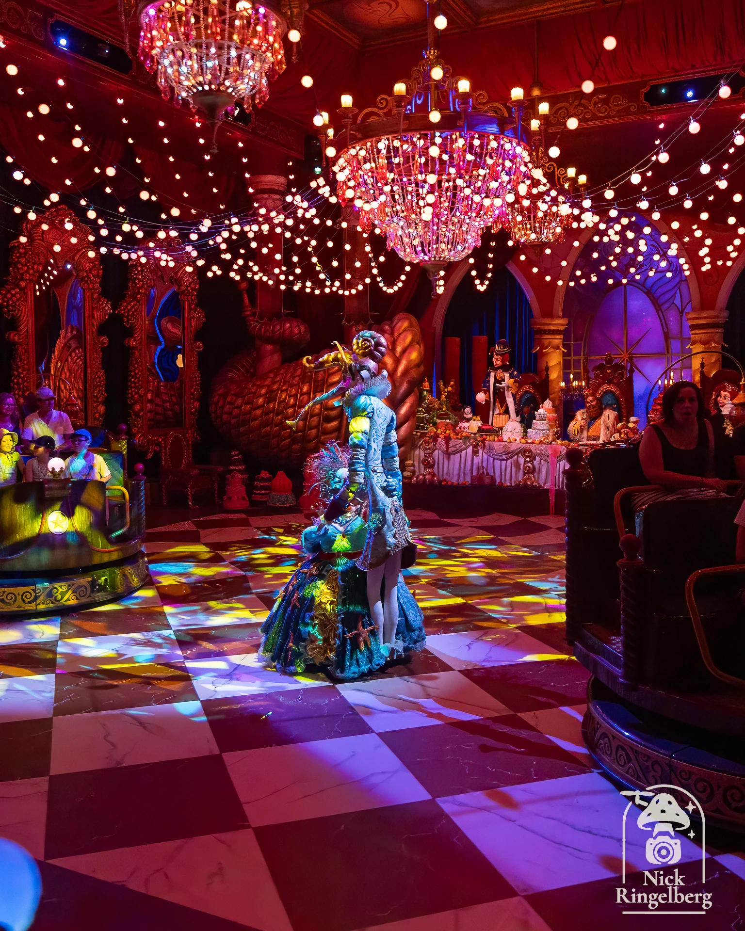 Luc de Portier! Nu kunnen we nog even van hem genieten… Wie zegt er ook altijd even hoi tegen hem als je hem ziet? #efteling #themeparks #caro #pretpark #lucdeportier