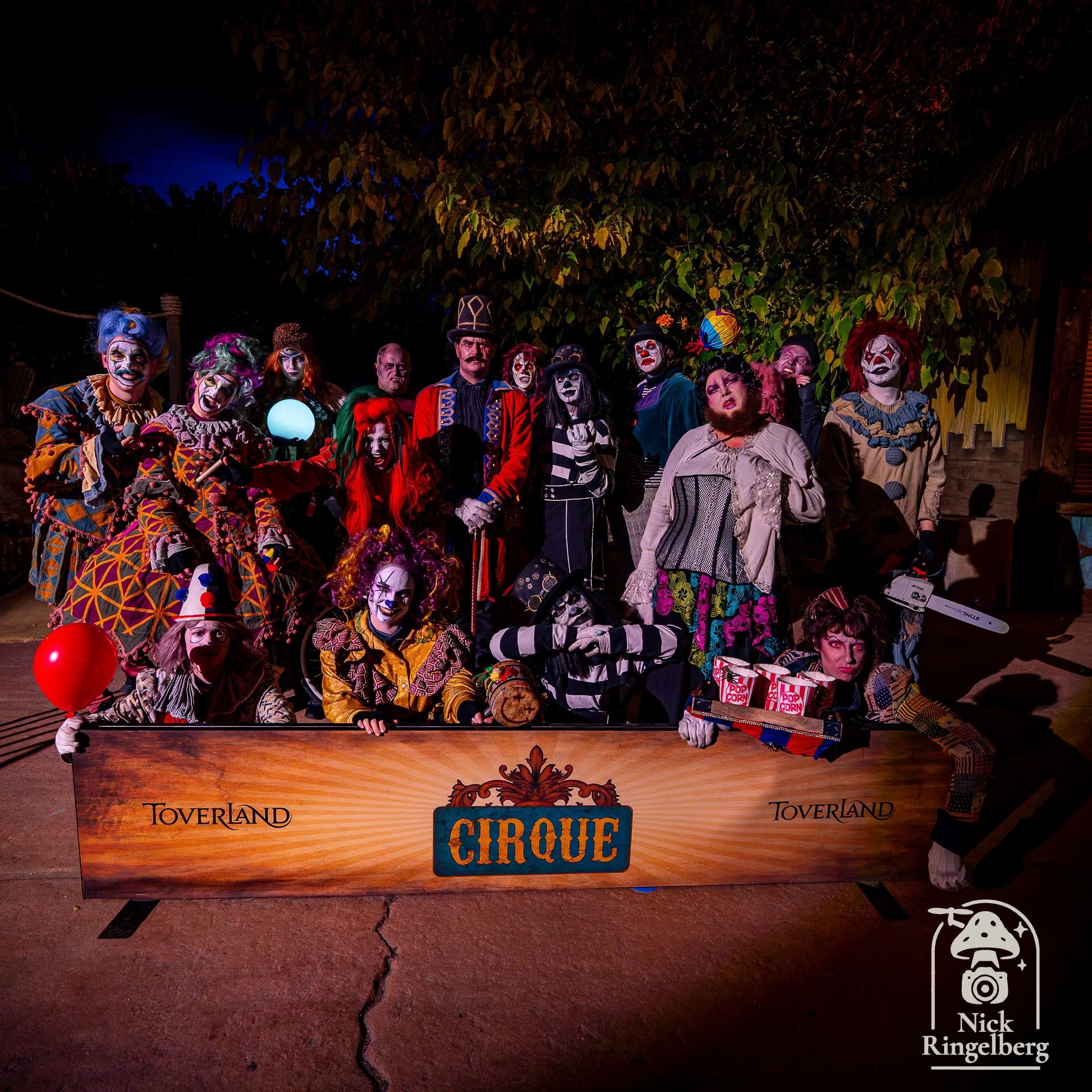 Halloween komt er weer aan! De komende tijd ga ik weer kijken welke Halloween-events en avonden ik kan bezoeken én natuurlijk kan vastleggen met foto en video. Van sfeervolle decoratie tot scare zones, shows en alles wat erbij hoort… ik heb er weer zin in! 🕸️ Welke Halloween-evenementen mag ik dit jaar absoluut niet missen? #Halloween #Halloween2026 #SpookySeason #ThemeParks #Pretpark #MadeByNick #HalloweenEvent #ScareZone