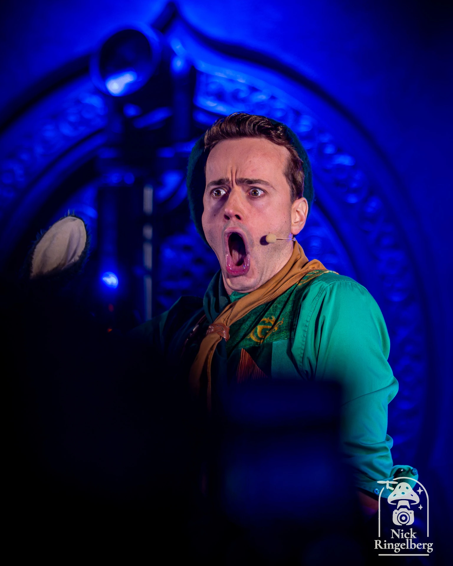 Bijna 9.000 mensen die hier inmiddels meekijken met mijn foto's, video's en alles rondom de Efteling en pretparken. Best een bijzonder aantal eigenlijk. Nog een klein stukje te gaan naar de 9.000. Waarom volg jij mij eigenlijk? #efteling #eftelingfotografie #pretpark #themepark #fotografie