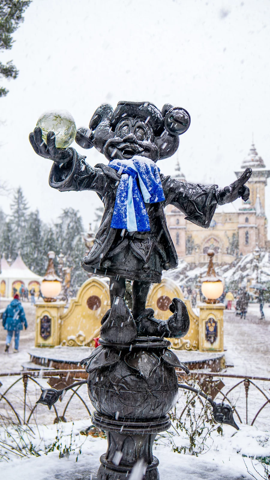 Pardoes beeld in de sneeuw