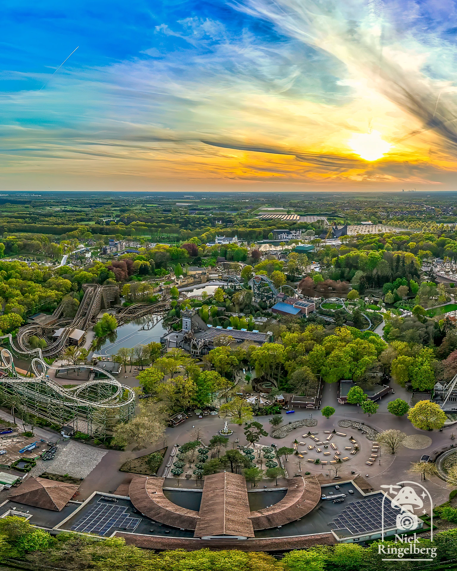 De Efteling, voor de een is het een gekke kinderachtige hobby… en voor de ander? Wat is jouw antwoord? Laat het hieronder weten :-) #efteling #themeparks #sprookjesachtig #magic
