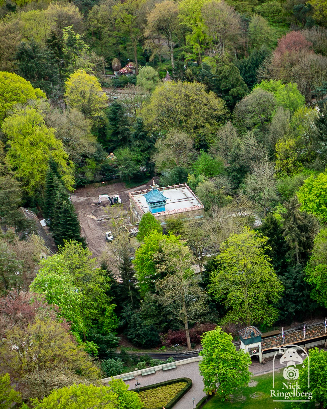 Er ontstaat een leeg gat in het Sprookjesbos. Ik vind het zo jammer dat het mooie wandelpad naar Repelsteeltje verdwenen is 😱 #efteling #themeparks #sprookjesbos #bouwupdate