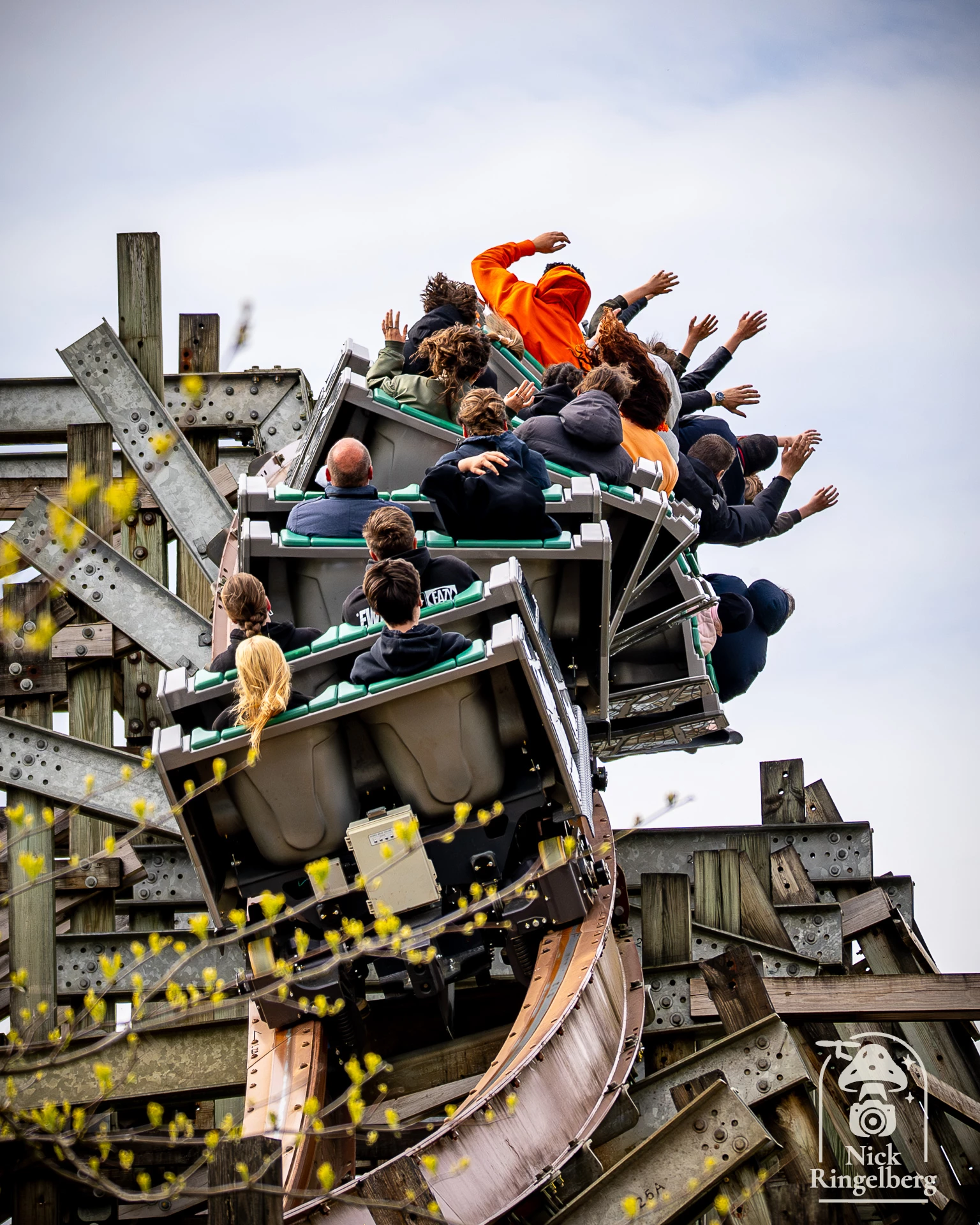 Untamed? 🎢😅 No way hoezee… of nog een keer, en nog een keer? Welk team ben jij? 👇 #untamed #walibiholland #rollercoaster #achtbaan #themepark #pretpark #thrillride #adrenaline #rollercoasterlife
