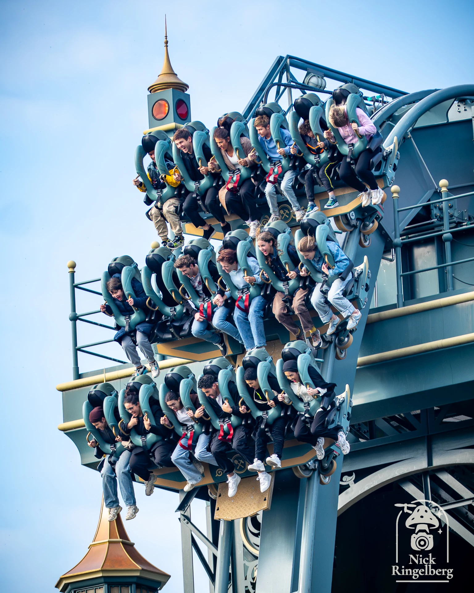 Een dagje tussen hout, staal, water en magie. De Efteling blijft gewoon fijn om vast te leggen. #Efteling #ThemeparkPhotography #Pretpark #Achtbaan #Rollercoaster #Themeparks