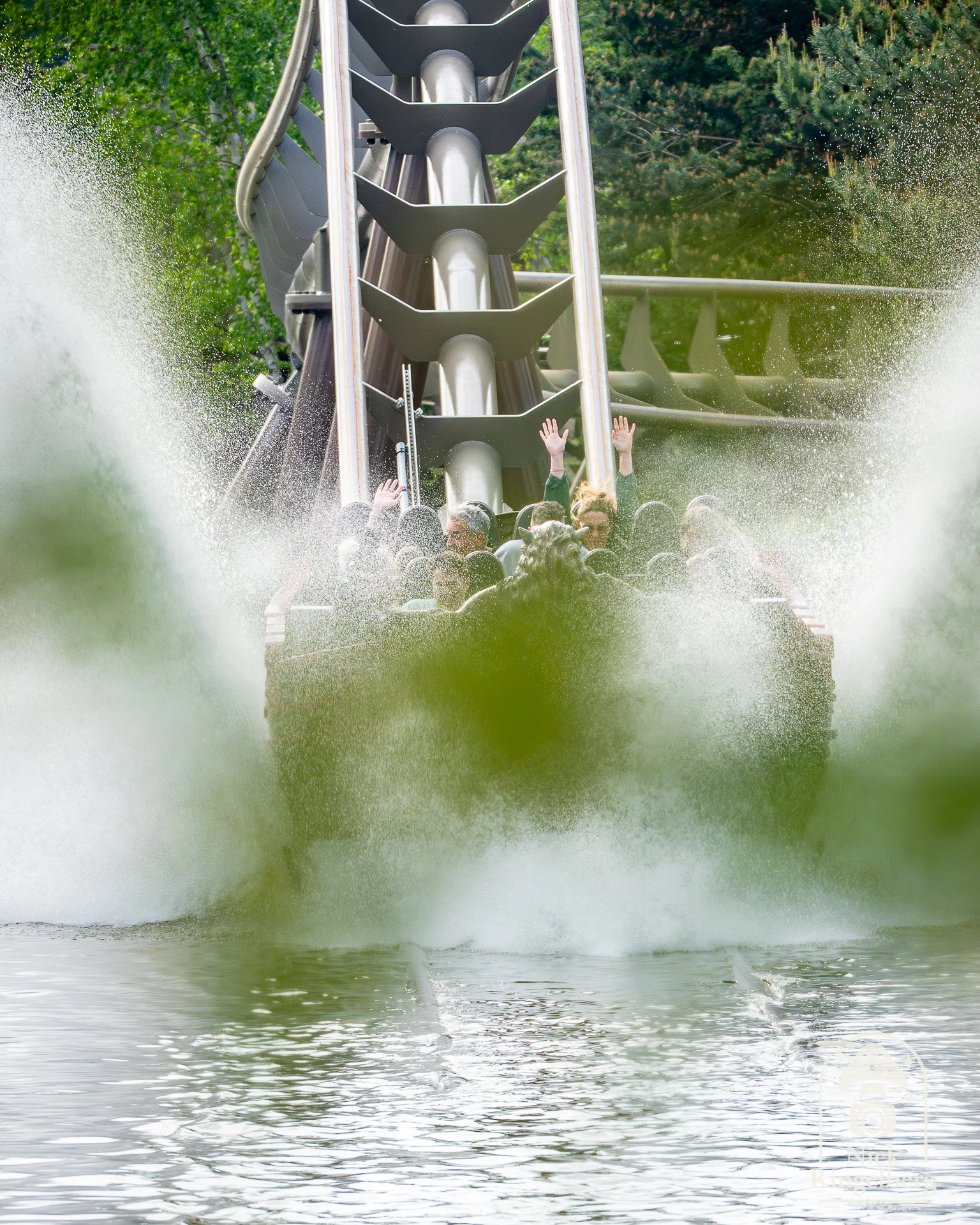 Een dagje tussen hout, staal, water en magie. De Efteling blijft gewoon fijn om vast te leggen. #Efteling #ThemeparkPhotography #Pretpark #Achtbaan #Rollercoaster #Themeparks