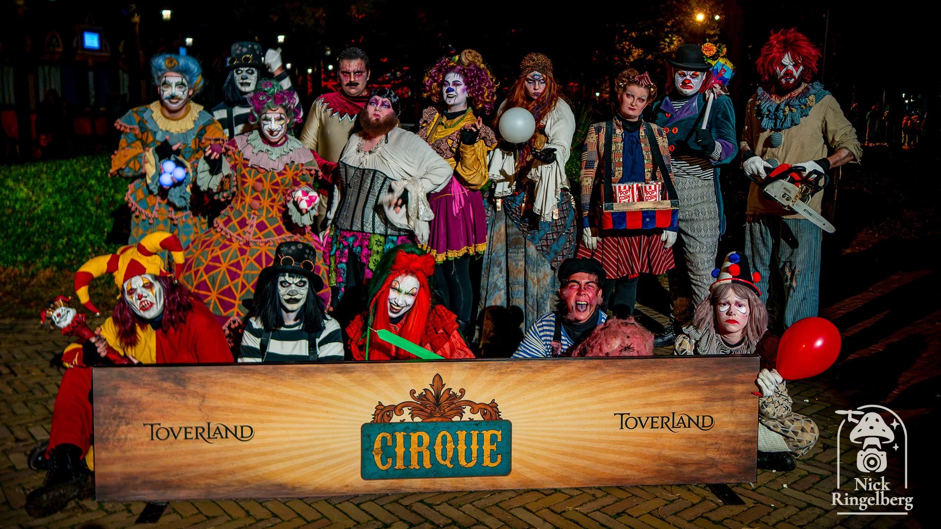 Mijn favoriete chaos! #cirque Welke zone vind jij het leukst, of juist het spannendst? #toverland #themeparks #halloween #circus #limburg
