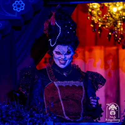 Halloween komt er weer aan!

De komende tijd ga ik weer kijken welke Halloween-events en avonden ik kan bezoeken én natuurlijk kan vastleggen met foto en video.

Van sfeervolle decoratie tot scare zones, shows en alles wat erbij hoort… ik heb er weer 