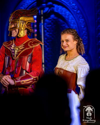 Bijna 9.000 mensen die hier inmiddels meekijken met mijn foto's, video's en alles rondom de Efteling en pretparken. Best een bijzonder aantal eigenlijk.

Nog een klein stukje te gaan naar de 9.000.

Waarom volg jij mij eigenlijk?

#efteling #eftelin