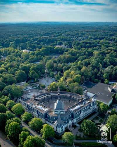 Bijna 9.000 mensen die hier inmiddels meekijken met mijn foto's, video's en alles rondom de Efteling en pretparken. Best een bijzonder aantal eigenlijk.

Nog een klein stukje te gaan naar de 9.000.

Waarom volg jij mij eigenlijk?

#efteling #eftelin