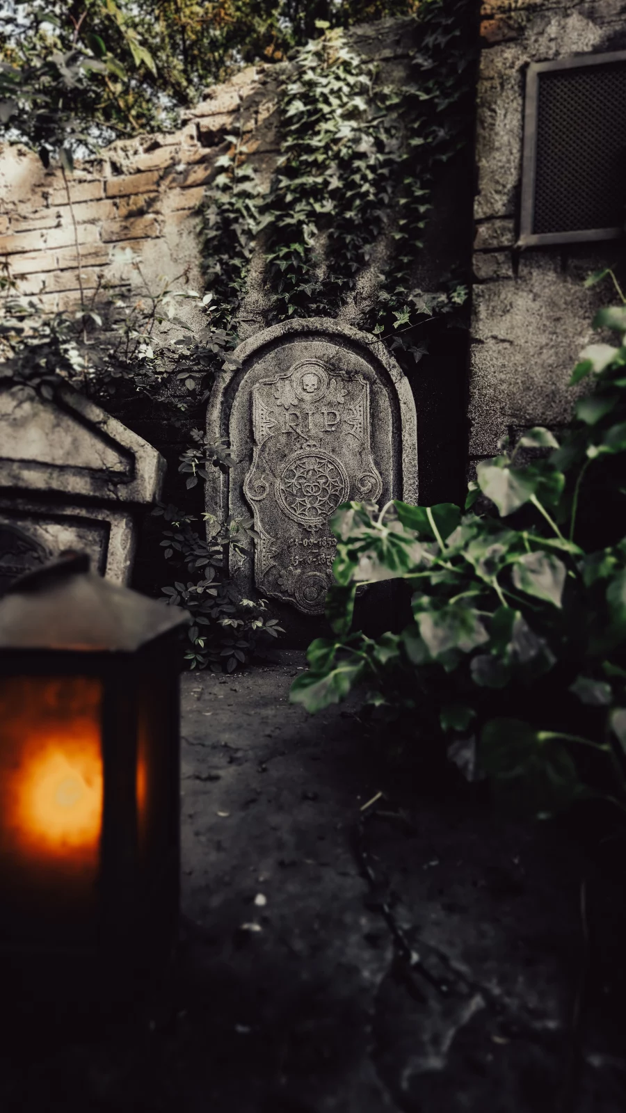 Dance Macabre Grafsteen