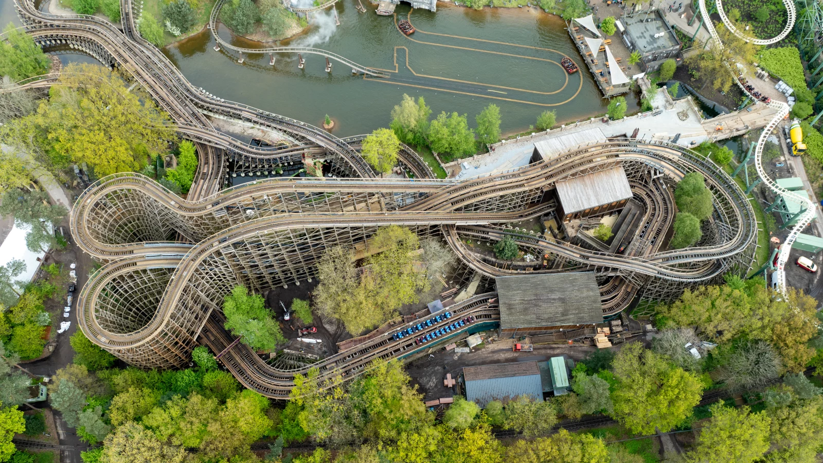 Houten achtbaan Joris en de Draak