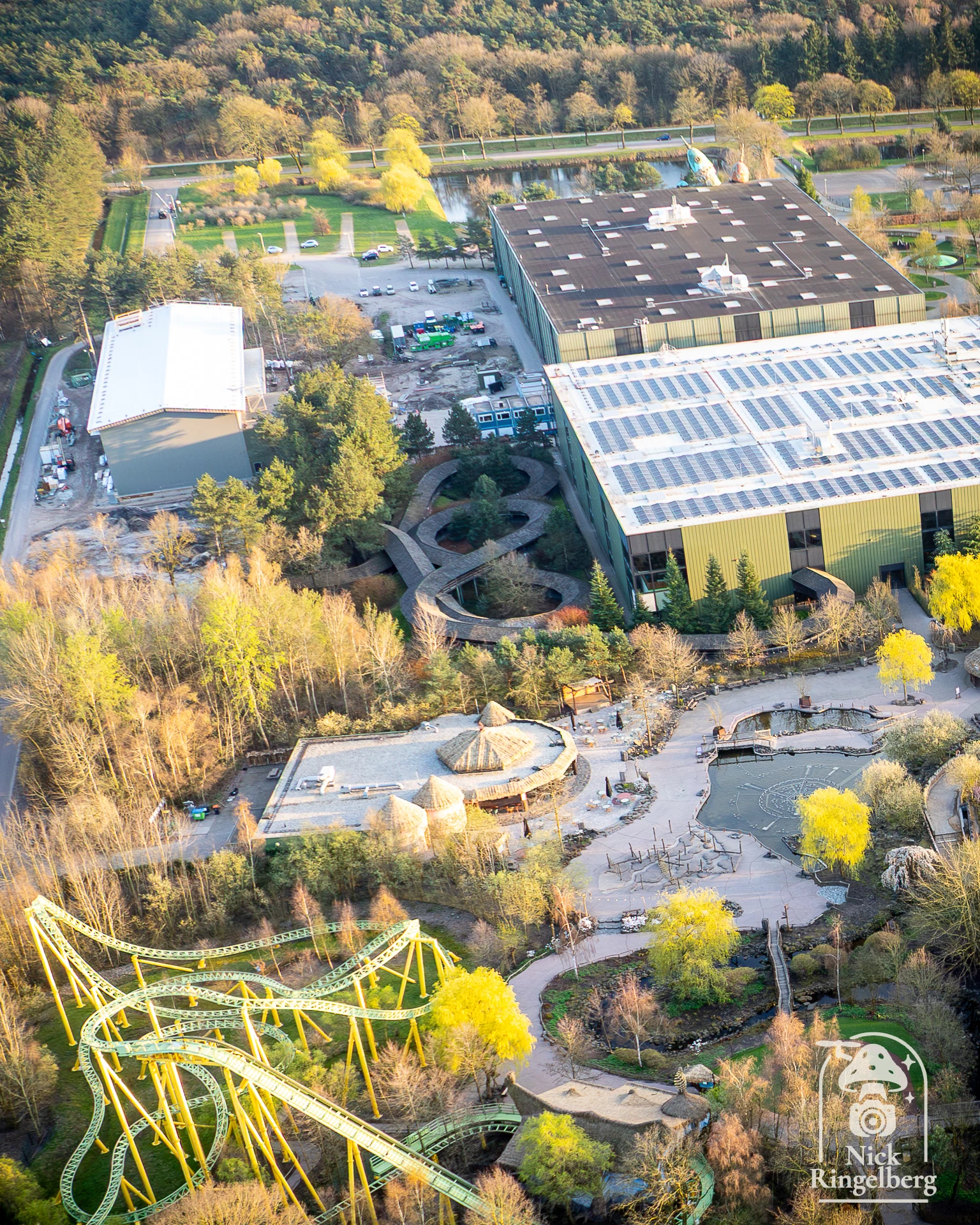 Bouwupdate bij Toverland: de nieuwe werkplaats van de Technische Dienst krijgt al steeds meer vorm. #Toverland #themeparks #bouwupdate