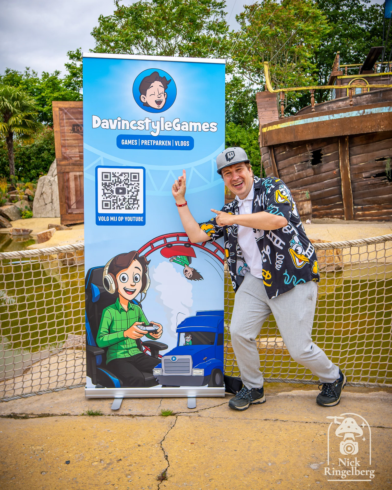 Bij Toverland even gekeken bij de Theme Park Fan Corner. Daar kon je 3 kanalen vinden, #ThemeParkLateNight, #DavincstyleGames & #ThrillsTastic #toverland #themeparks