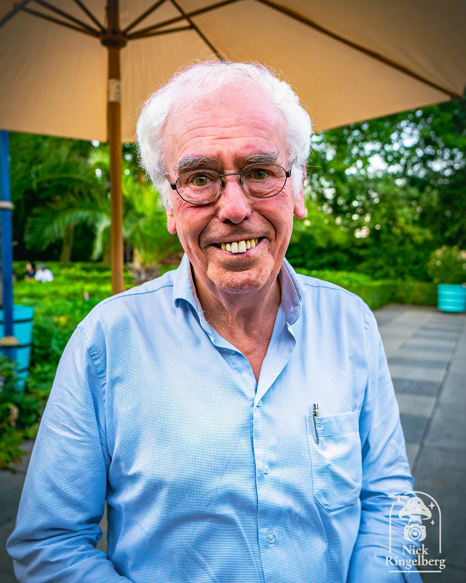 Lex Lemmens in het echt gezien én ik mocht ook nog een foto van hem maken. Soms heb je van die kleine momenten die gewoon leuk blijven. 📸 Blij #efteling #lexlemmens #themeparks