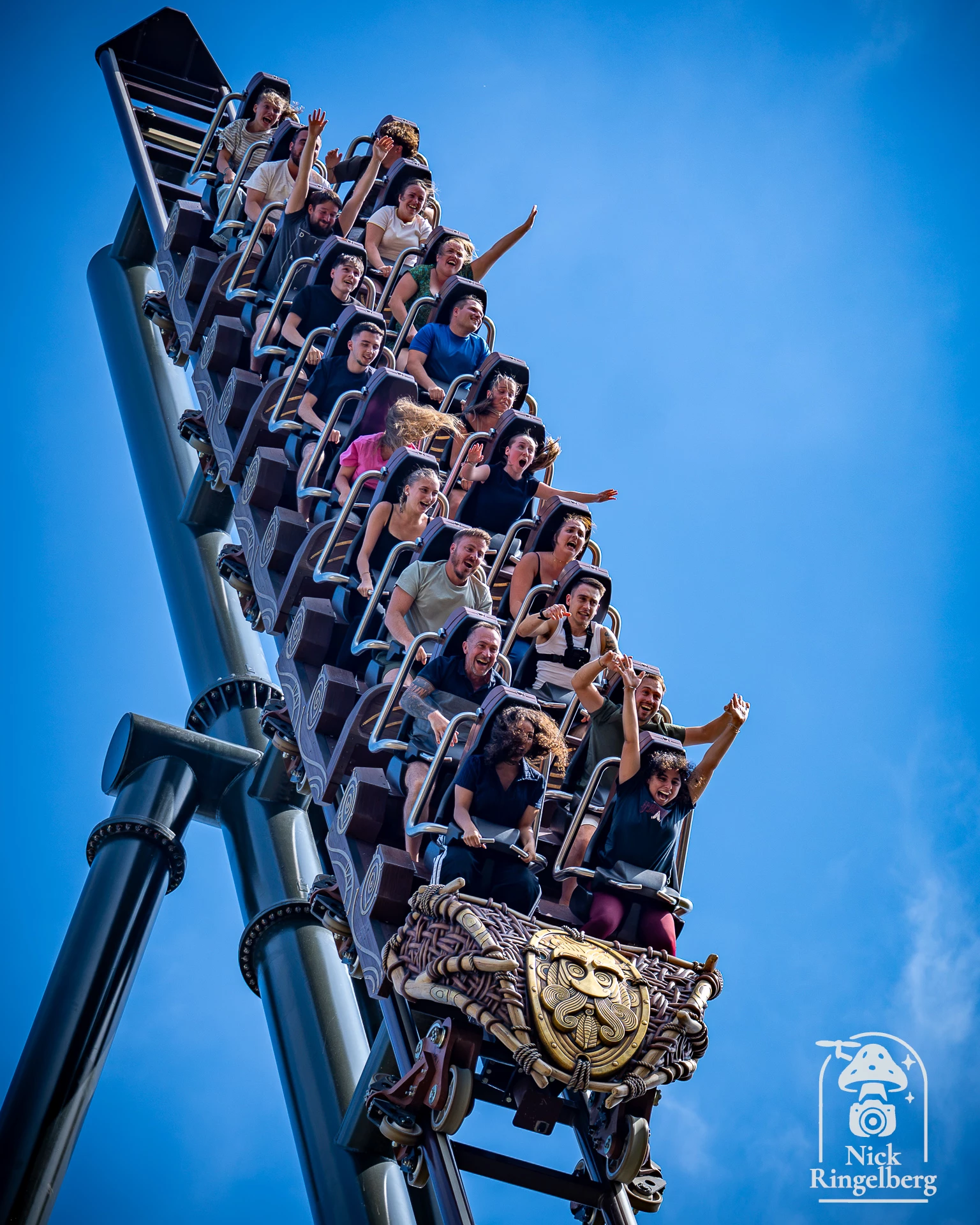 Er vallen dus toch nog veel dingen uit een achtbaan! Net zoals een telefoon! Ben jij wel eens wat verloren? #ParcAsterix #toutatis #rollercoaster #coaster #themeparks