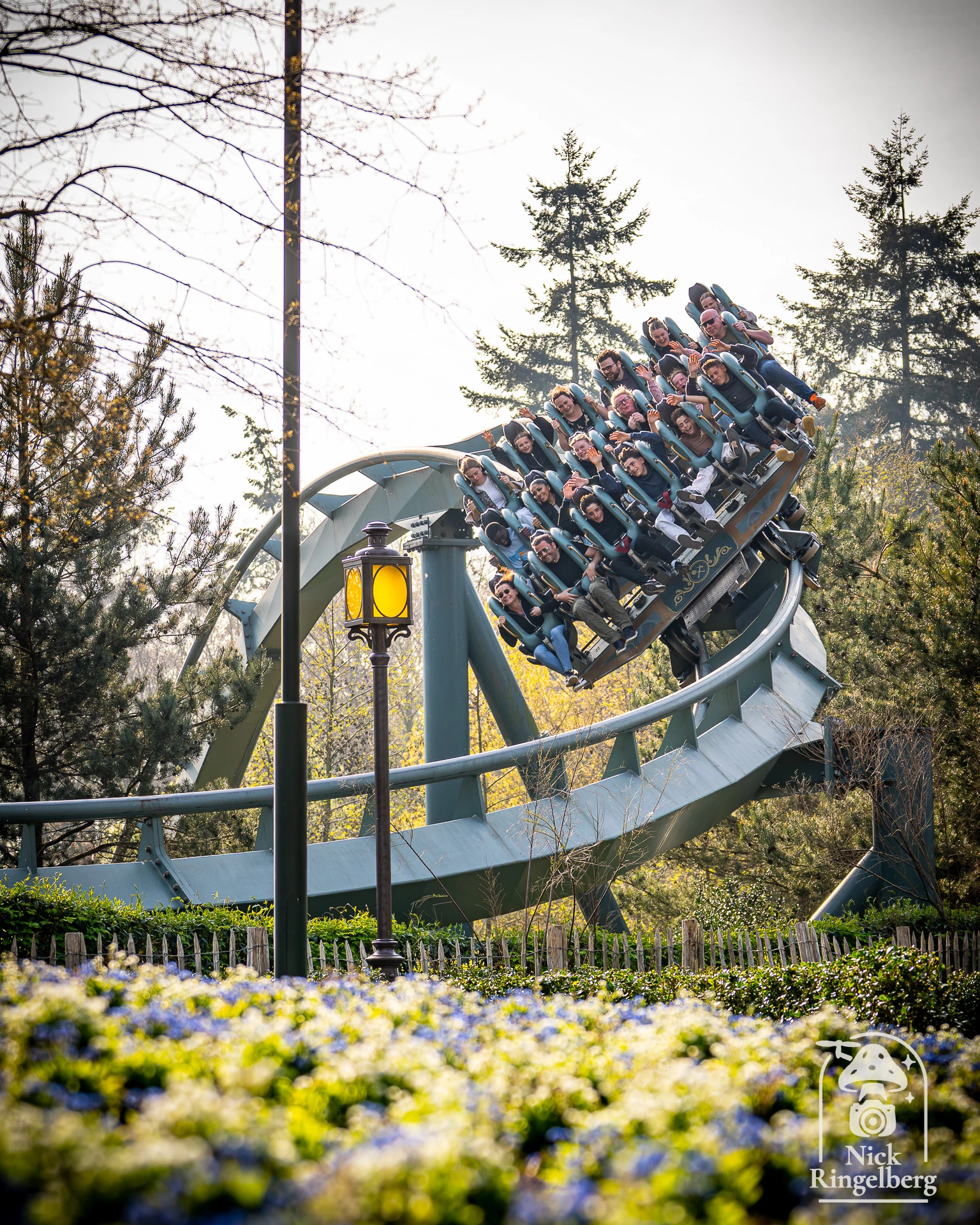 Wie heeft er al zin om weer onder de poort te kunnen lopen van Raveleijn? #Efteling #themeparks #raveleijn