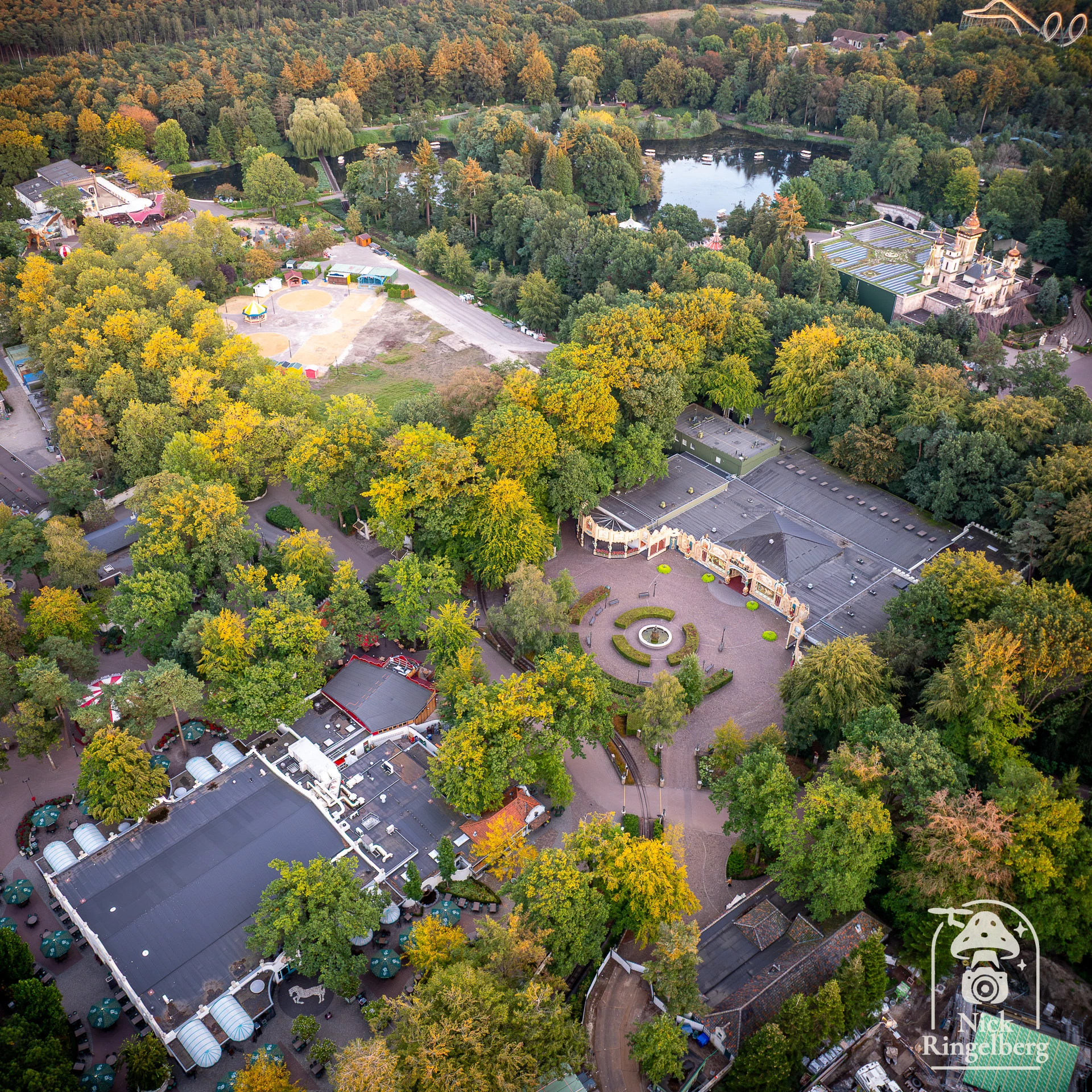 De Efteling is ook mooi van boven 😱❤️
Vertel mij je favo plekje in de wereld van de Efteling en ik ga een fotowalk maken op jullie suggesties.

#efteling #themeparks #brabant #love #fotowalk