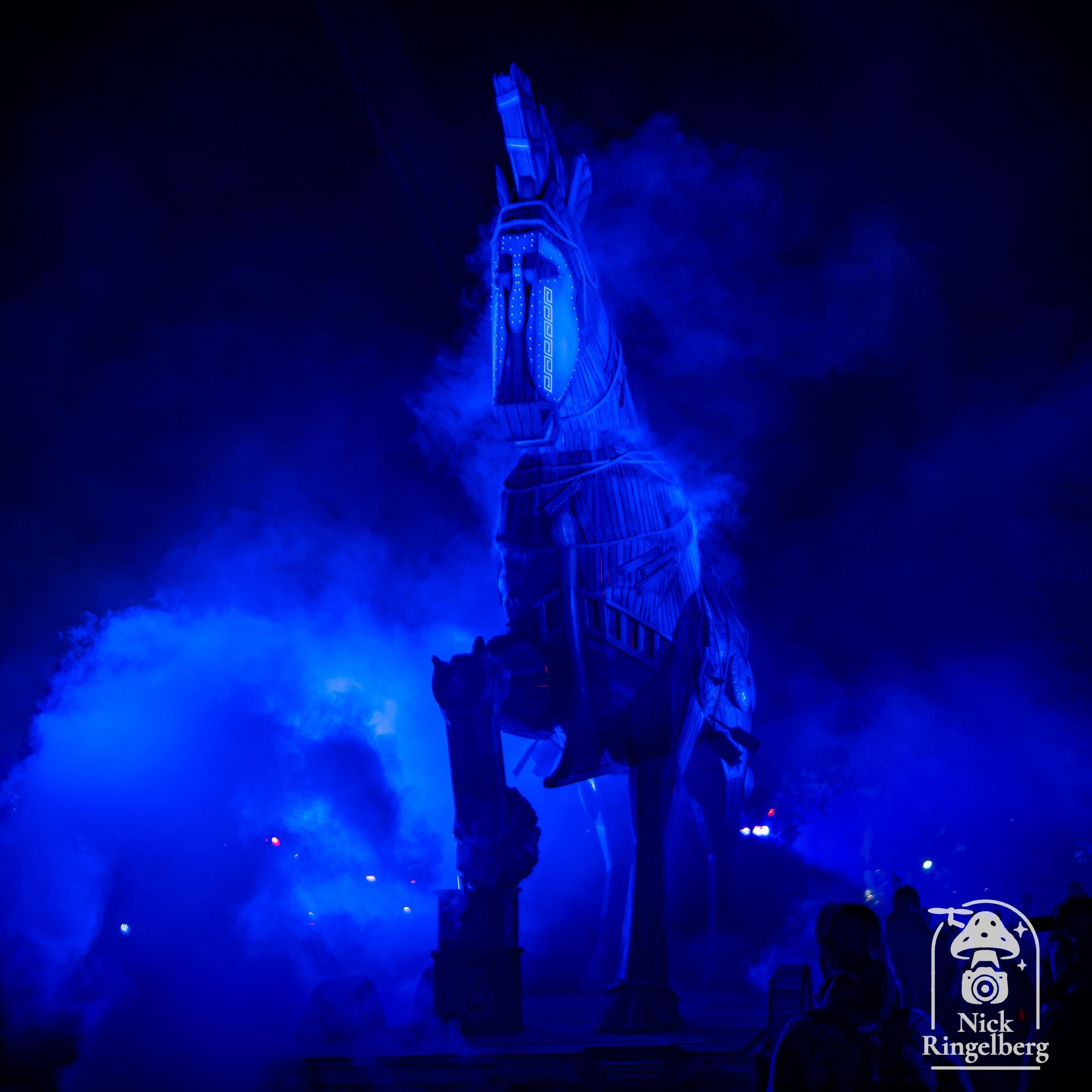Halloween komt er weer aan! De komende tijd ga ik weer kijken welke Halloween-events en avonden ik kan bezoeken én natuurlijk kan vastleggen met foto en video. Van sfeervolle decoratie tot scare zones, shows en alles wat erbij hoort… ik heb er weer zin in! 🕸️ Welke Halloween-evenementen mag ik dit jaar absoluut niet missen? #Halloween #Halloween2026 #SpookySeason #ThemeParks #Pretpark #MadeByNick #HalloweenEvent #ScareZone