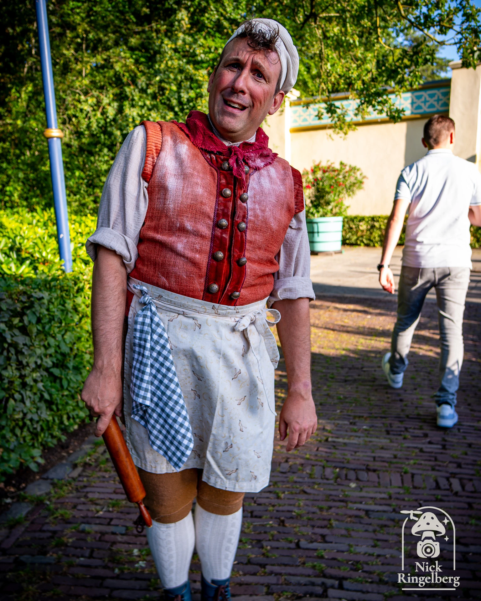 Bijna 9.000 mensen die hier inmiddels meekijken met mijn foto's, video's en alles rondom de Efteling en pretparken. Best een bijzonder aantal eigenlijk. Nog een klein stukje te gaan naar de 9.000. Waarom volg jij mij eigenlijk? #efteling #eftelingfotografie #pretpark #themepark #fotografie