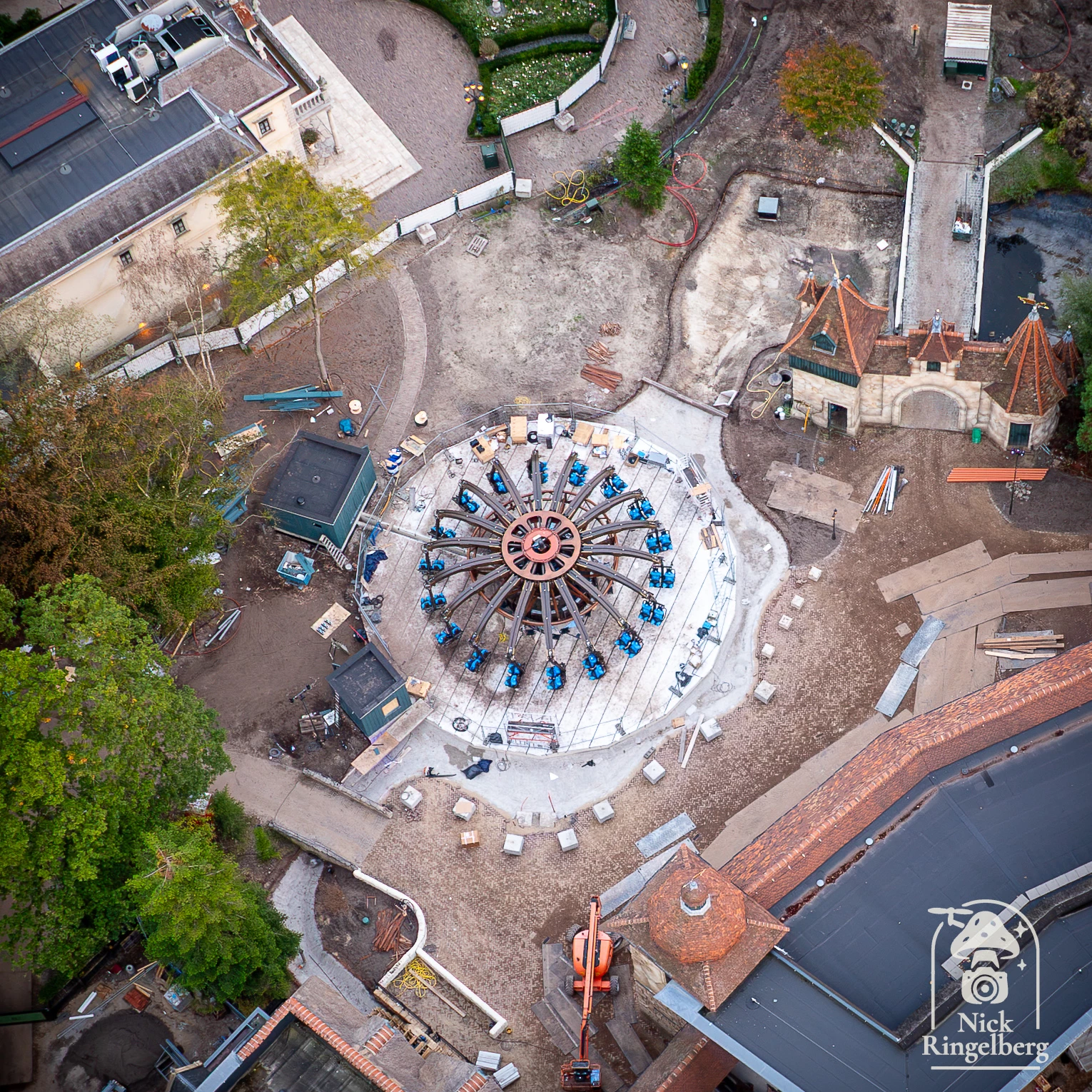 Ravenring is overgenomen door smurfen 😄

#efteling #ravenring #themeparks #bouwupdate