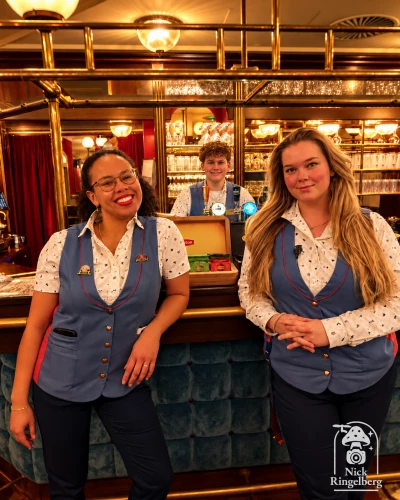 Pinokkio’s pizza & pasta restaurant
Te reserveren tot 30 dec. Wat zal er daarna mee gebeuren?
Het personeel wilde nog we even op de foto ❤️

#efteling #themeparks #pizza #pinokkio #werkenbijefteling