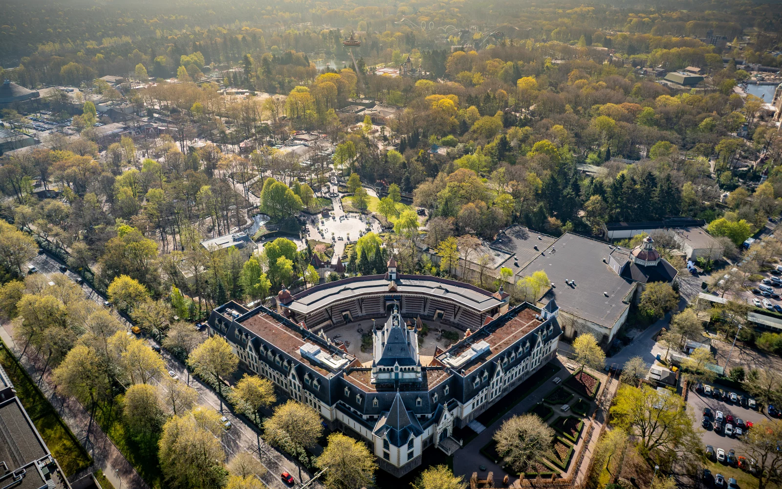 Overzichtsfoto Efteling met Kantoor Raveleijn