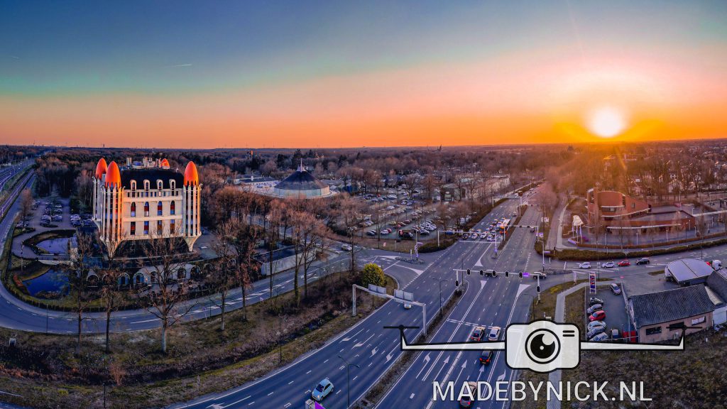 Efteling Hotel met oranje daken
